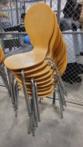 lot 1046 image: Lot of 8 Formed Back Wood Seat Metal Frame Chairs
