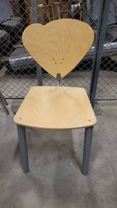 lot 1050 image: Lot of 8 Wooden Back Metal Frame Heart Shape