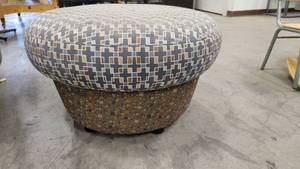 lot 1089 image: Geometic Pattern Round Foot Rest