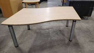 lot 1091 image: Wave Design Childrens Adjustable Height Work Table