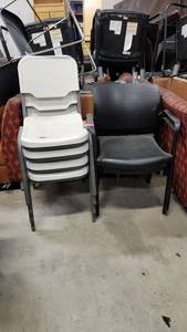 lot 1136 image: Lot of 4 White Stackable and 2 Black Office Chairs