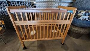 lot 1163 image: Wooden Crib on Casters