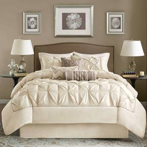 lot 56064 image: Madison Park Lafayette Ivory 7-piece Comforter Set Retail$117.96