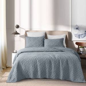 lot 56113 image: Vintage Washed Cotton Reversable 3-Piece Quilt Set Retail$103.49