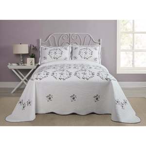 lot 56118 image: Porch & Den Irwin Cotton Bedspread Retail$124.57