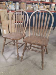 lot 56163 image: Carolina Crossing Antique Honey Finish Windsor Dining Chair (Set of 2)- Retail$214.49