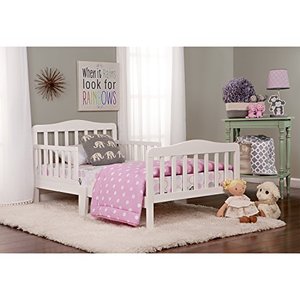 lot 35368 image: Dream On Me Classic Design Toddler Bed in White, Greenguard Gold Certified
