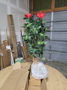 lot 35518 image: Decorative Tree