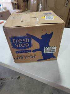 lot 35460 image: Fresh Step Advanced Clumping Cat Litter with Activated Charcoal & Natural Odor C