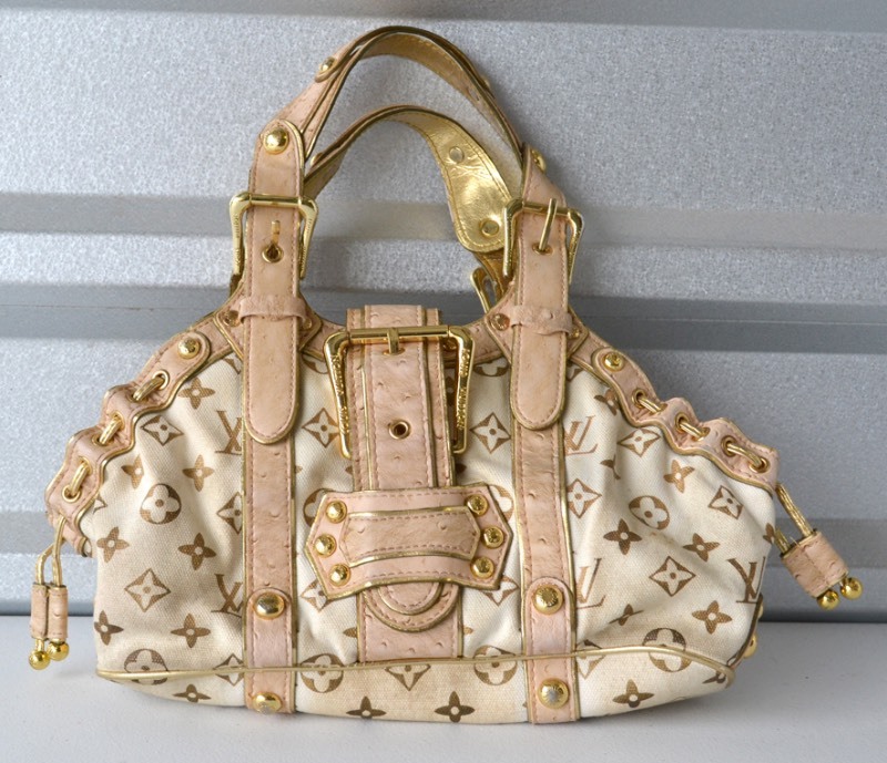 lot 1012 image: Louis Vuitton Handbag