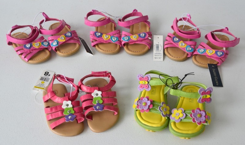 lot 1020 image: Girls Sandals