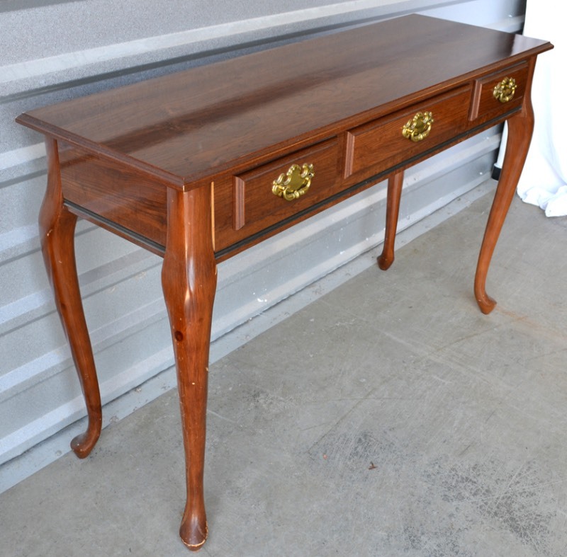 lot 1024 image: Sofa Table with Drawer Fronts