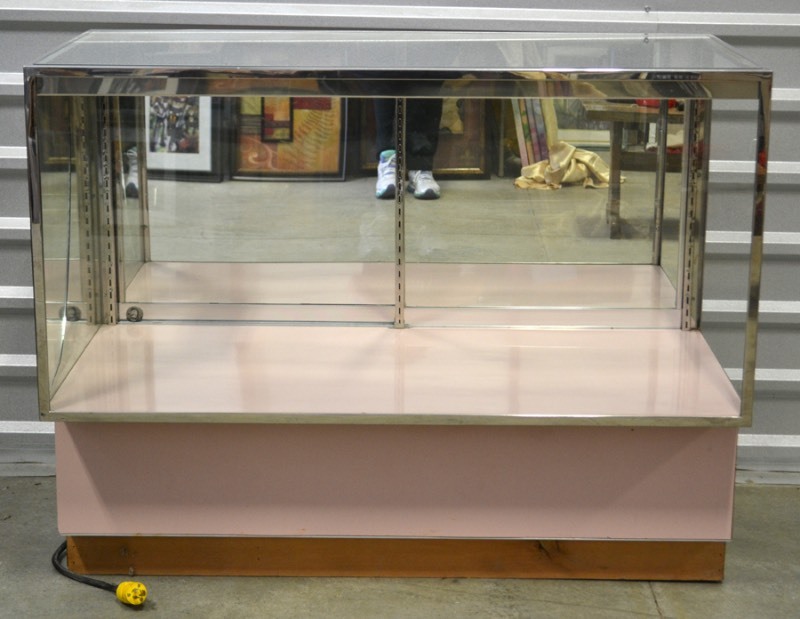 lot 1065 image: Display Case 3