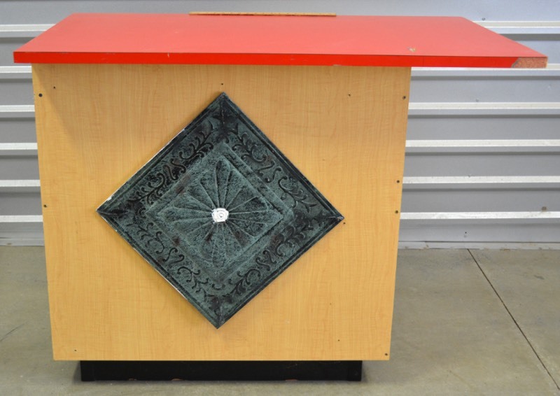 lot 1066 image: Service Counter 1
