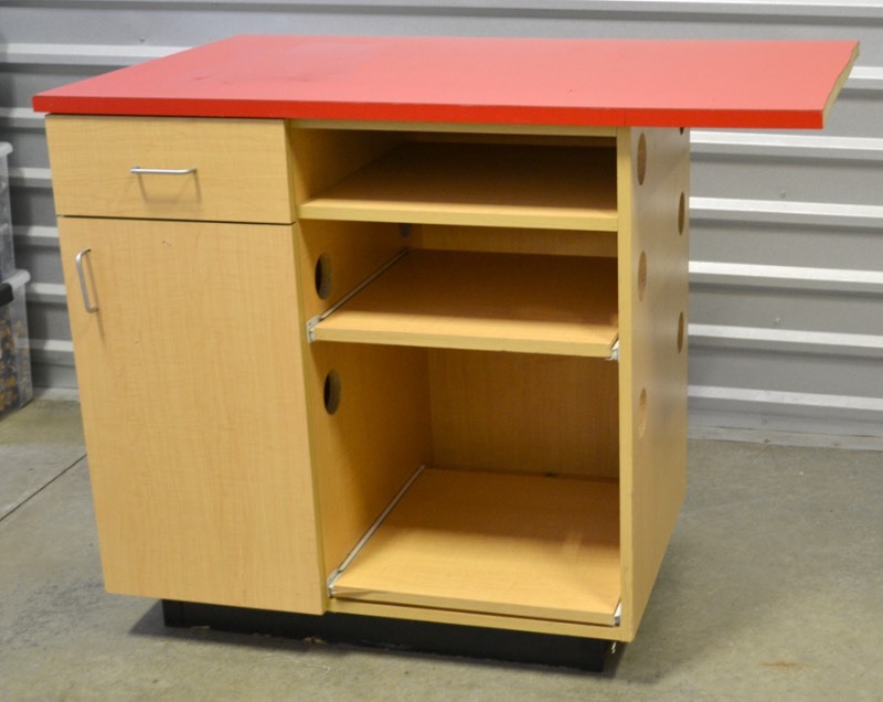 lot 1067 image: Service Counter 2