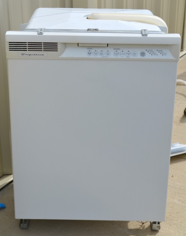 lot 1074 image: Frigidaire Dishwasher