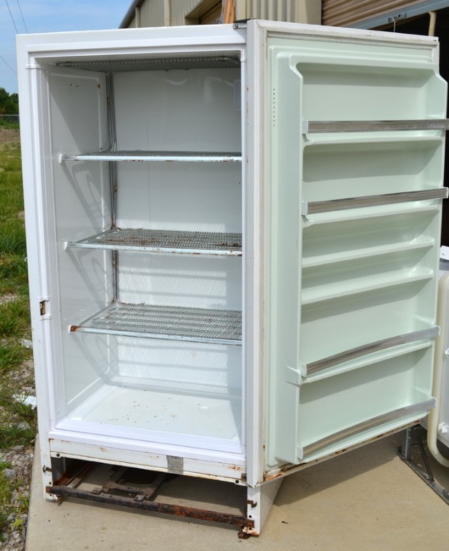 lot 1075 image: Upright Freezer
