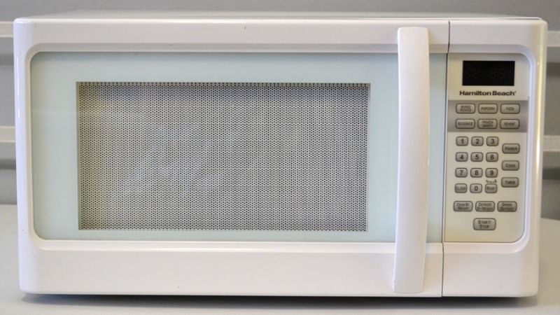 lot 1076 image: Hamilton Beach Microwave