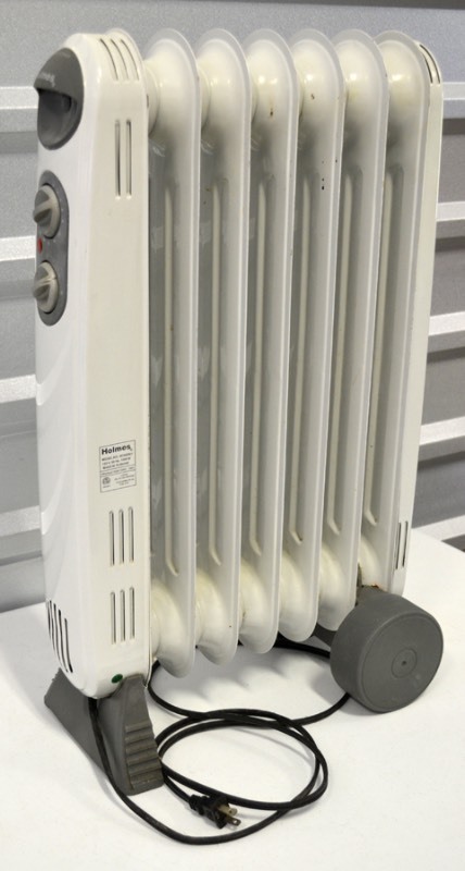 lot 1077 image: Holmes Heater
