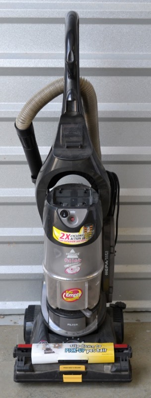lot 1080 image: Bissell Pet Hair Eraser Vacuum Cleaner