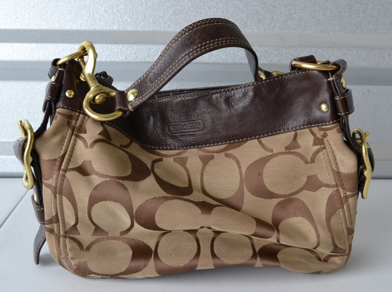 lot 1111 image: Large Brown Coach Handbag