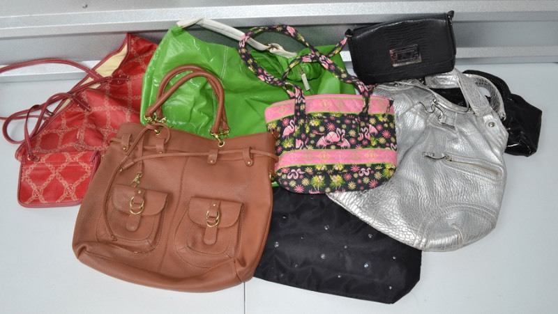 lot 1120 image: Handbags Lot 3