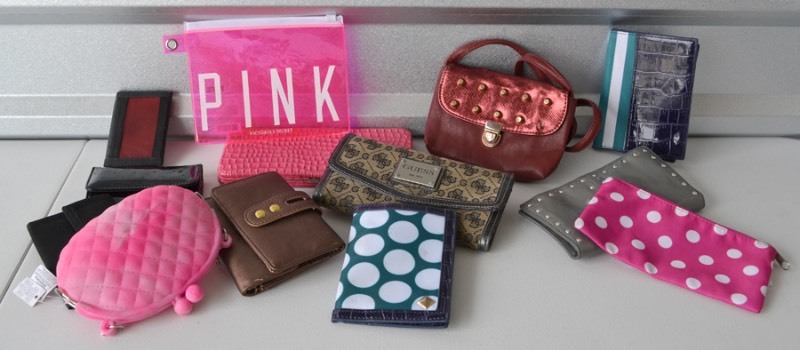 lot 1121 image: Wallets and Clutches