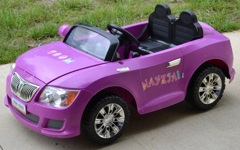 lot 1142 image: Power Wheels type car