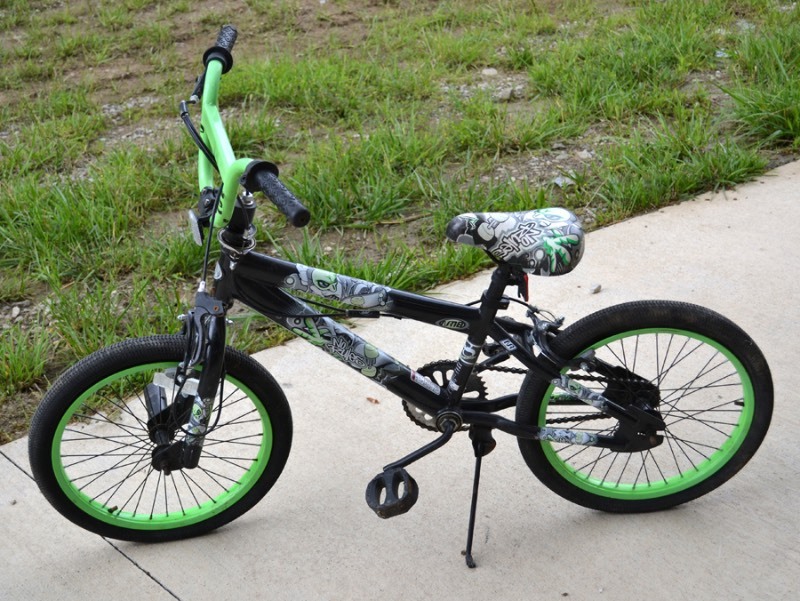 lot 1144 image: Boys No Rules Bicycle