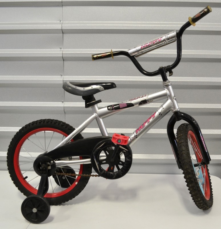 lot 1145 image: Boys Bicycle with Training Wheels