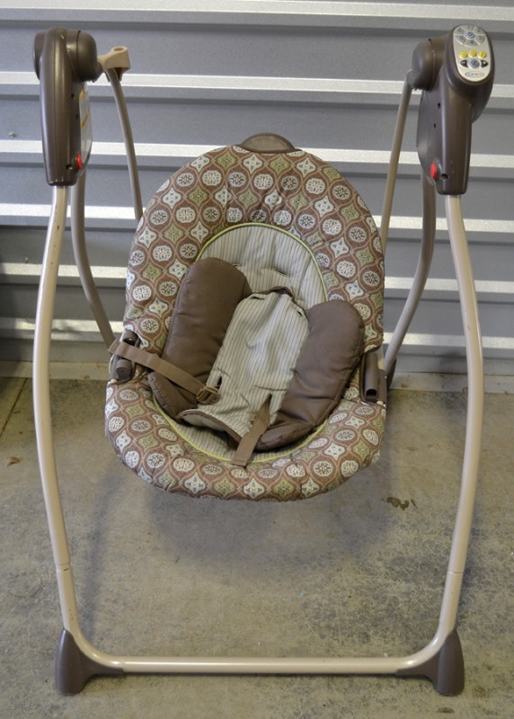lot 1152 image: Graco Baby Swing