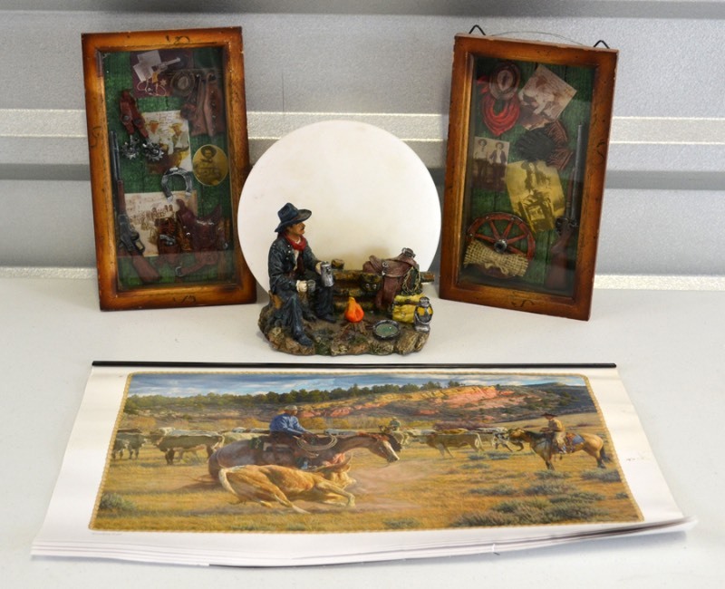 lot 1180 image: Cowboy Themed Decorations