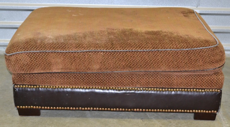 lot 1186 image: Ottoman with Leather
