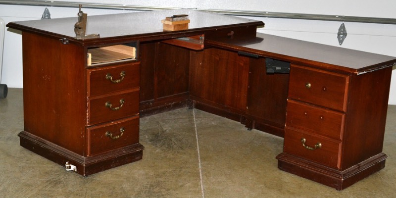 lot 1192 image: Executive Desk with Return
