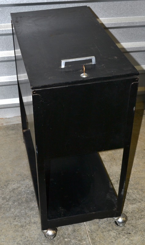 lot 1197 image: Metal File Cabinet