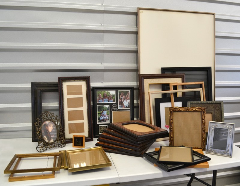 lot 1206 image: Frames