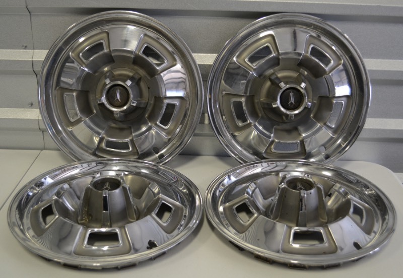 lot 2036 image: 4 Plymouth Hubcaps