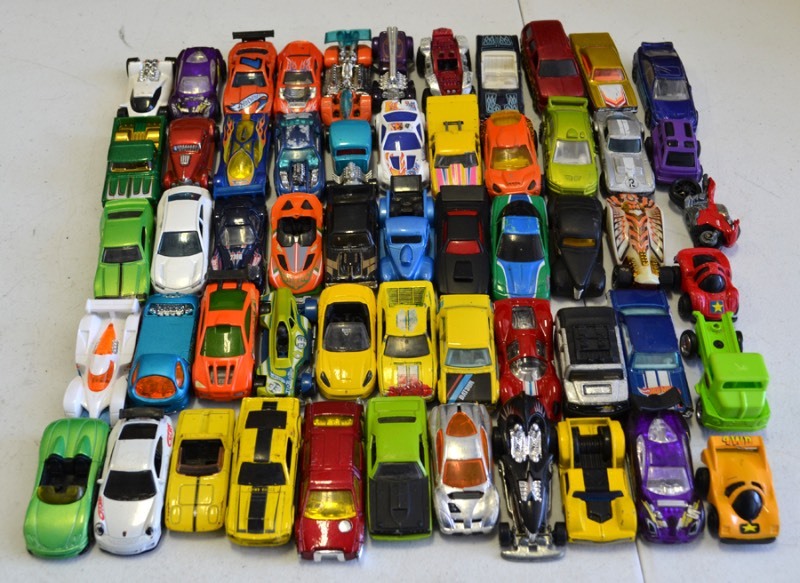 lot 2093 image: 56 Hot Wheels Cars Lot 2