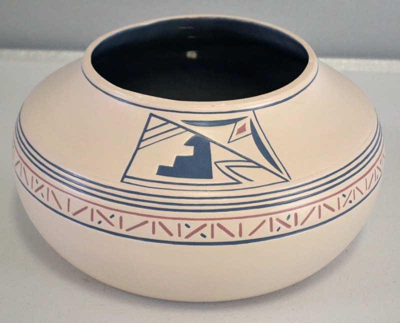 lot 5011 image: Handmade Pottery by May