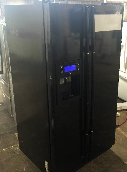 lot 8273 image: SAMSUNG 25.2Cu. Ft. Side by Side Refrigerator-Black