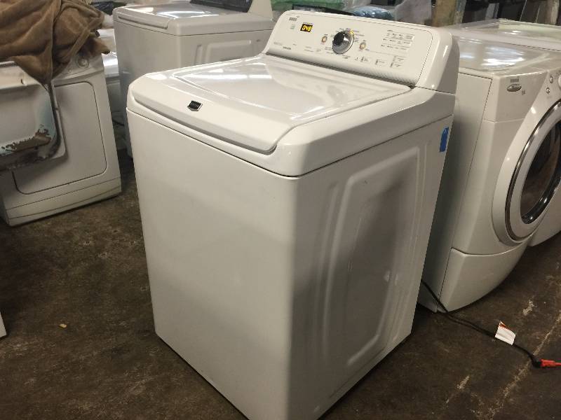 lot 426 image: Maytag Bravos Series 28 Inch Top-Loader Washer with 4.0 cu. ft. Capacity, 10 Wash Cycles  with IntelliClean Impeller
