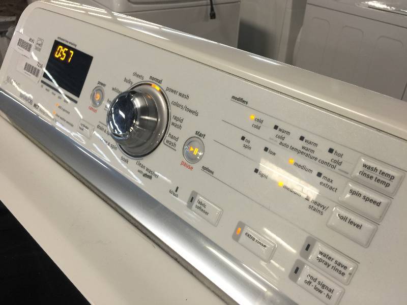 lot 8591 image: Maytag Bravos  28 Inch Top-Loader Washer with 4.0 cu. ft. Capacity, 13 Wash Cycles, 4 Temperature Options