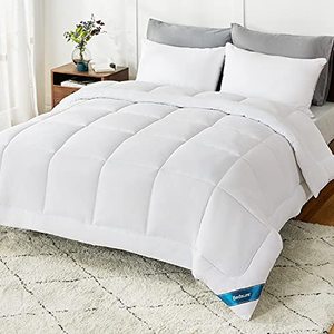 lot 39614 image: Bedsure Queen Comforter Duvet Insert White - Quilted Bedding Comforters for Queen Bed, All Season Down Alternative Comforter Queen Size with Corner Tabs