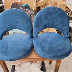 lot 2582 image: Adjustable Cushions