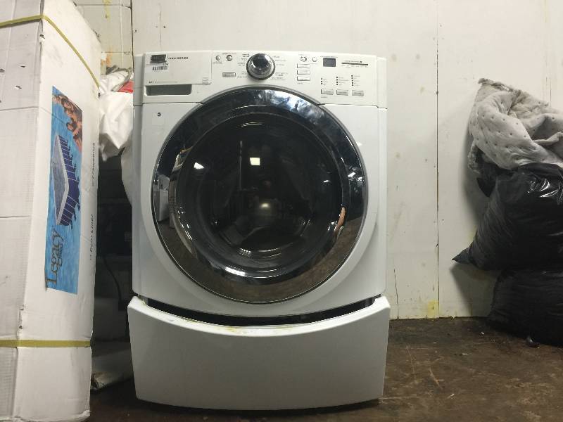 lot 8394 image: Maytag Performance Series MHWE300VW  27 Inch Front-Load Washer with 4.0 cu. ft. Capacity, 10 Wash Cycles