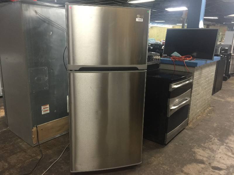 lot 8402 image: LG LTC19340ST 30 Inch Top-Freezer Refrigerator with 19.0 cu. ft. Capacity
