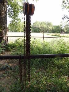 lot 1523 image: Chain Hoist