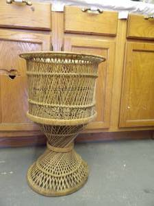 lot 1552 image: Wicker Plant Stand