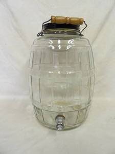 lot 1555 image: Vintage Beverage Jar