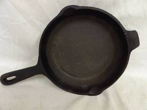 lot 1556 image: Bayou classie Cast Iron